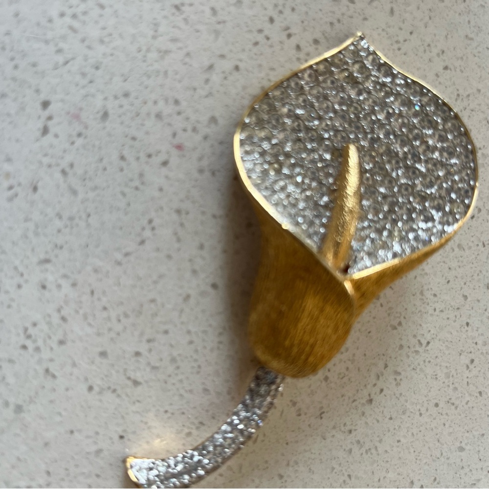 $40 
Nolan Miller Cala Lily Gold Rhinestone Brooch. Vintage